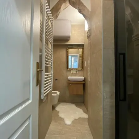 Diokletian's Golden Nest Apartment