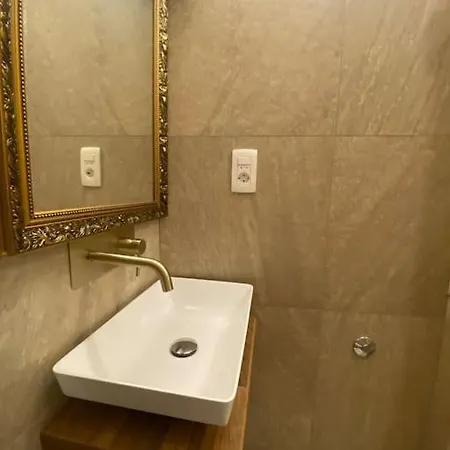 Apartment Diokletian's Golden Nest