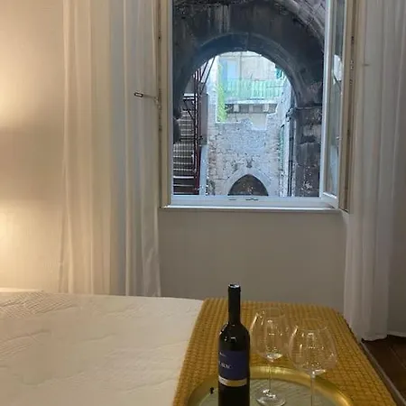 Diokletian's Golden Nest Apartment Split