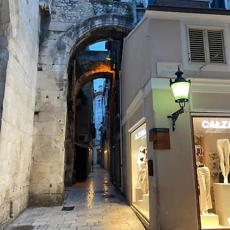 Diokletian's Golden Nest Apartment