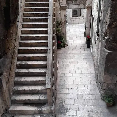 Appartamento Diokletian's Golden Nest