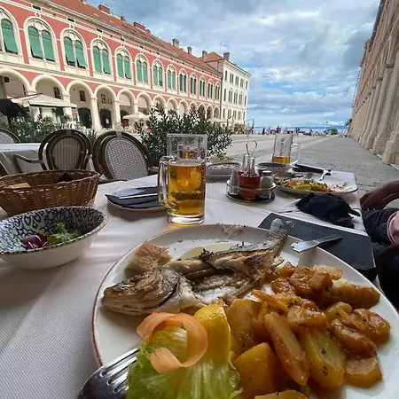 Diokletian's Golden Nest Appartamento