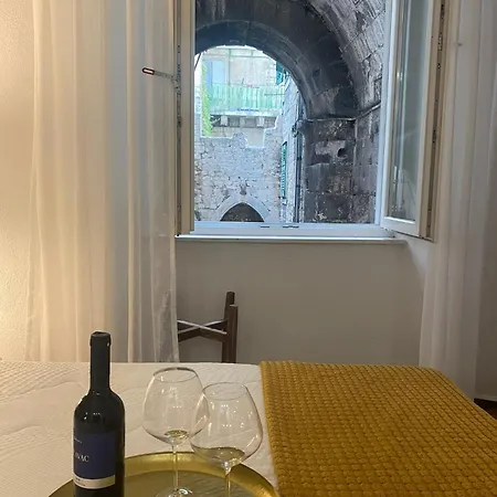 Diokletian's Golden Nest Appartamento *